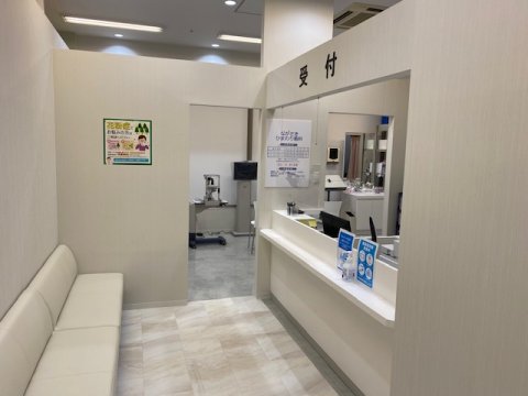 充実したショッピングパーク「ゆめタウン夢彩都」2階にて、診療中。